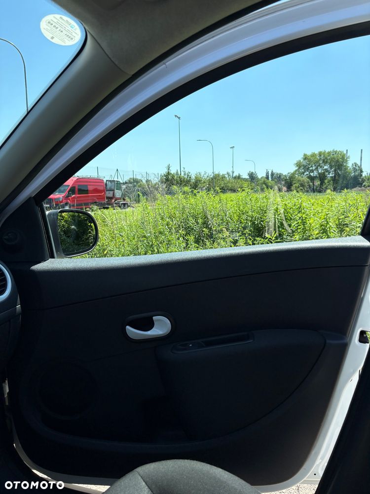 Renault Clio 1.2 16V Campus Authentique - 24