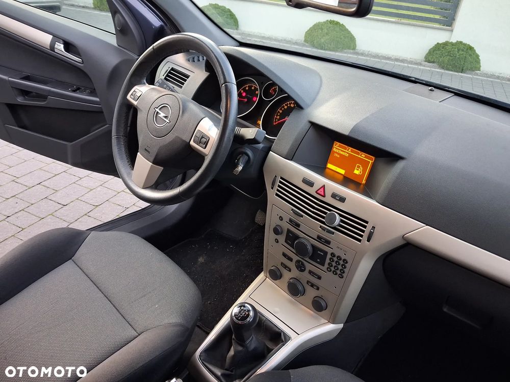 Opel Astra 1.6 Caravan - 11