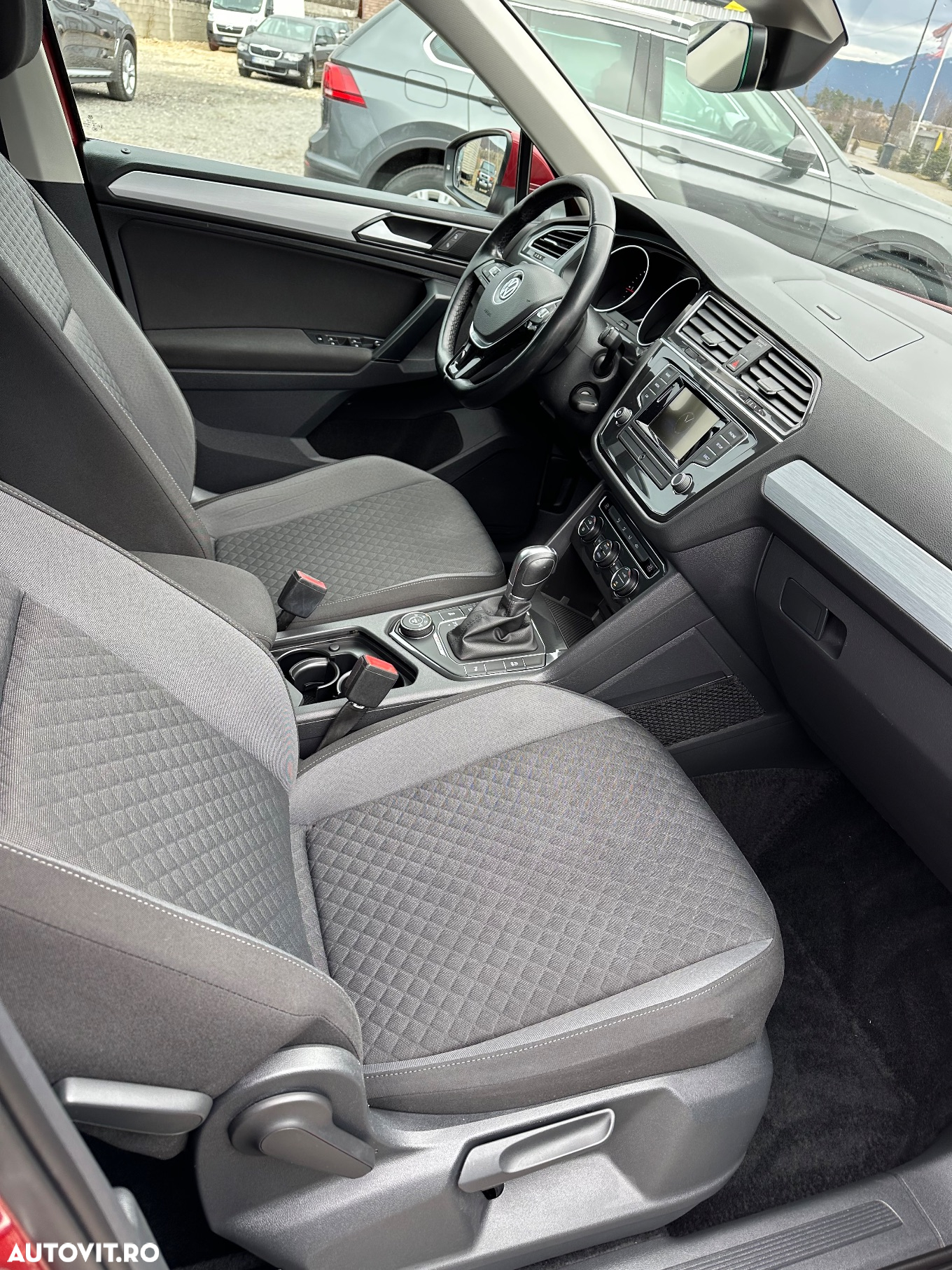 Volkswagen Tiguan 2.0 TDI 4Mot DSG Comfortline - 8