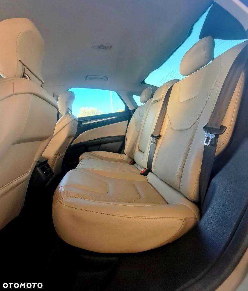Ford Fusion 2.0 EcoBoost Titanium - 16