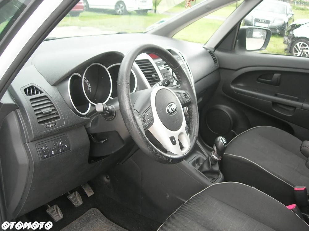 Kia Venga - 13