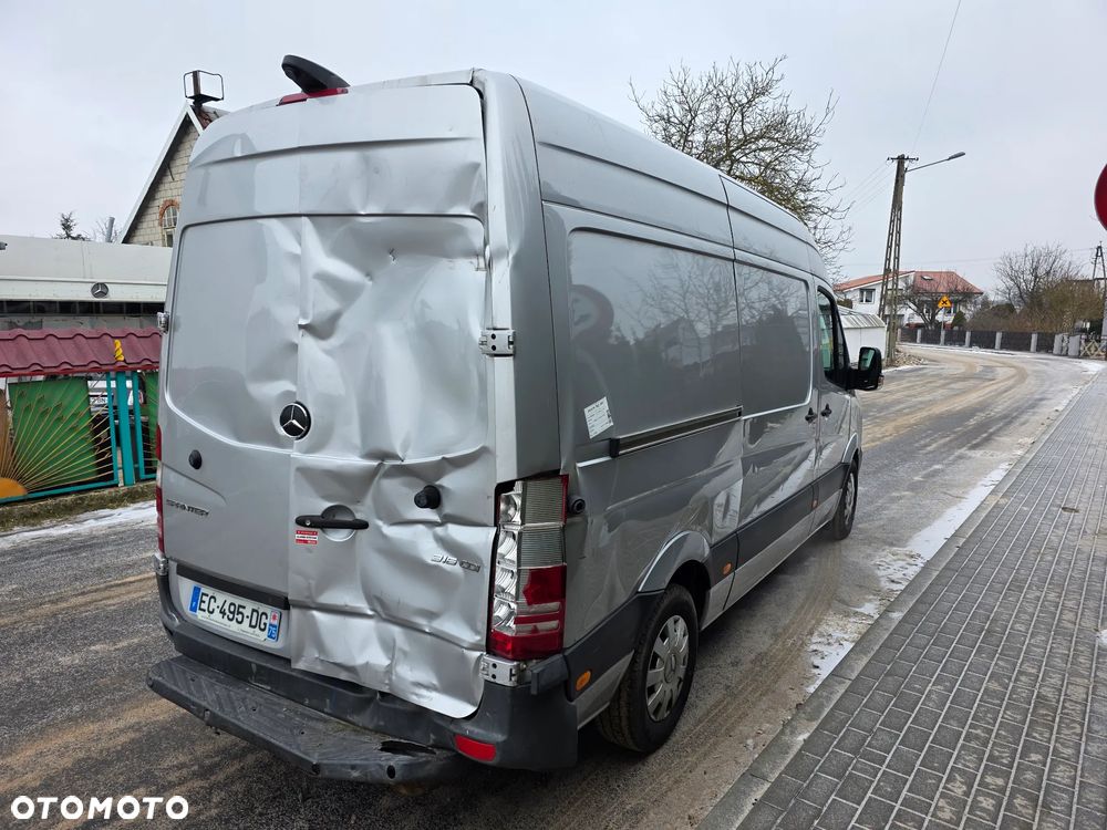 Mercedes-Benz Sprinter - 4
