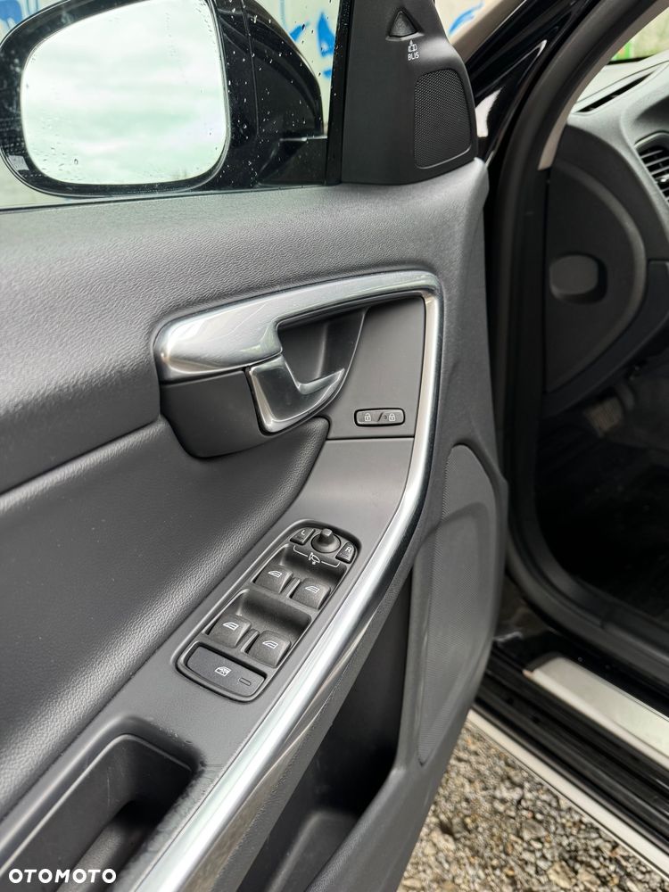 Volvo V60 Cross Country T5 AWD Momentum - 11