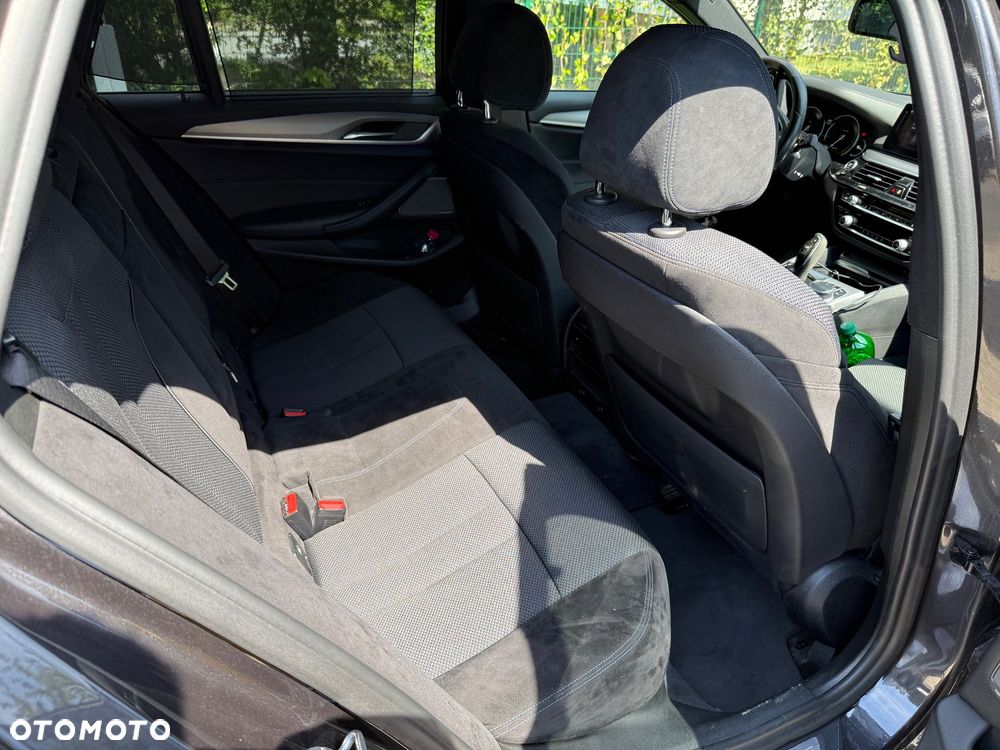 BMW Seria 5 520d M Sport Edition - 6