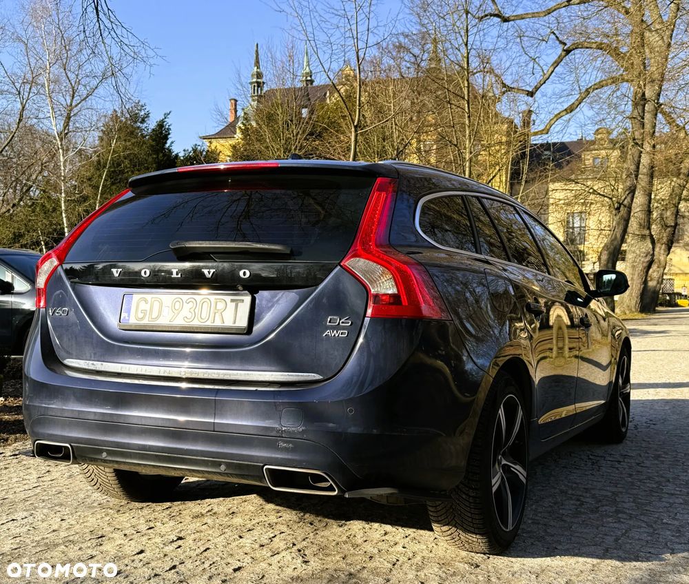 Volvo V60 D6 AWD Plug-in Hybrid Summum - 6