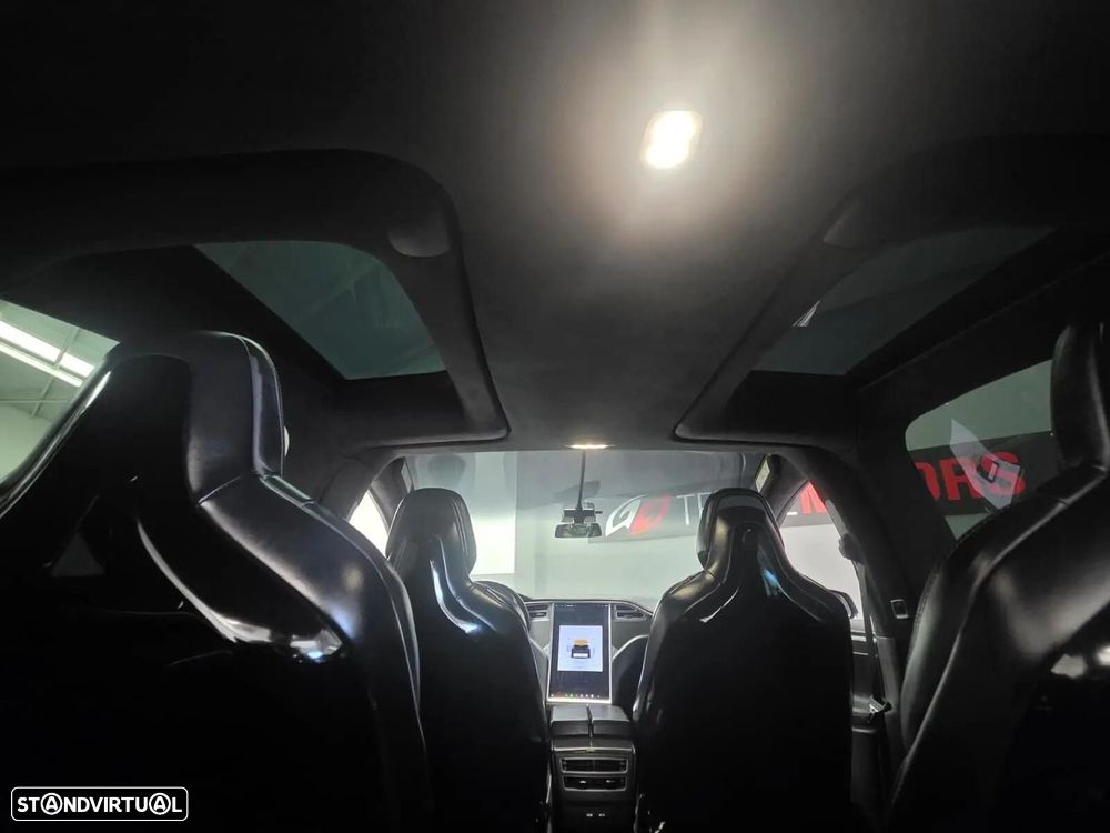 Tesla Model X P100D - 27