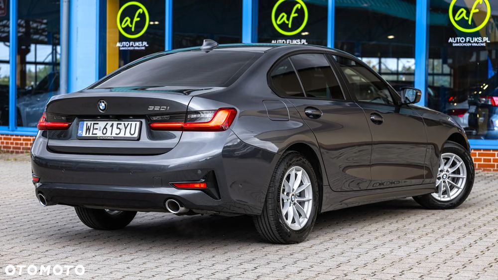 BMW Seria 3 320i - 12