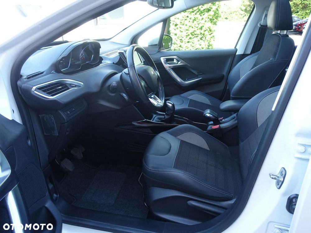 Peugeot 2008 1.2 Pure Tech Style S&S - 9