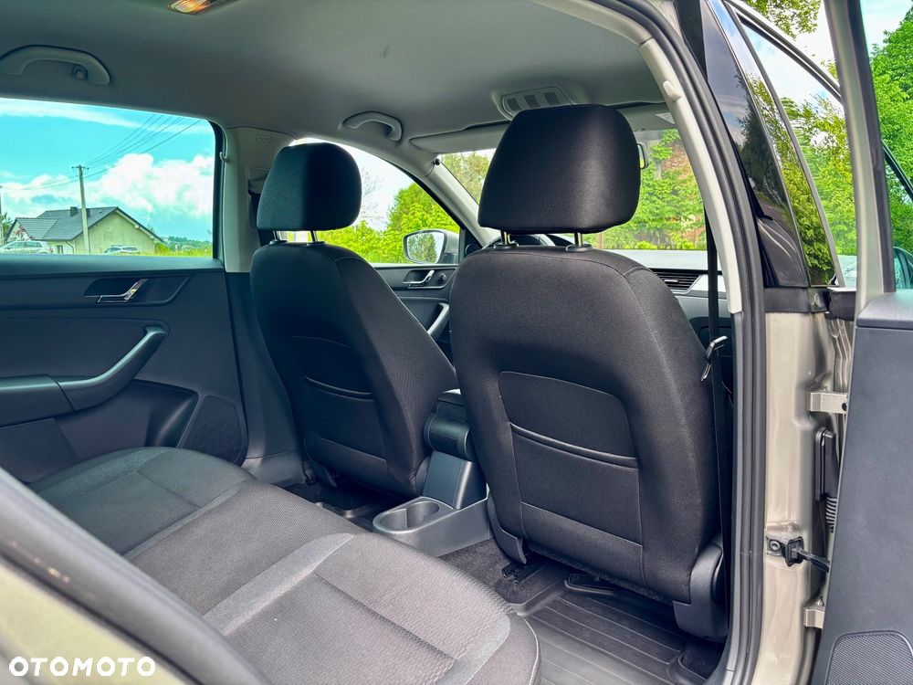 Skoda RAPID 1.2 TSI Ambition - 29