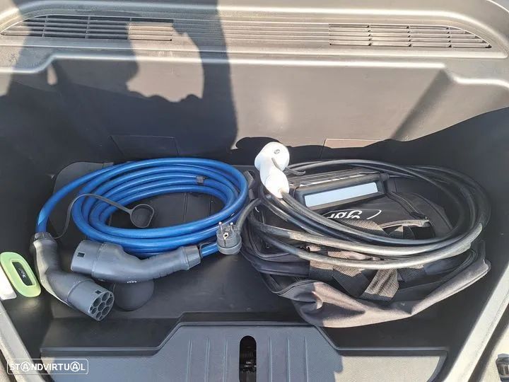 Ford Mustang Mach-E - 12