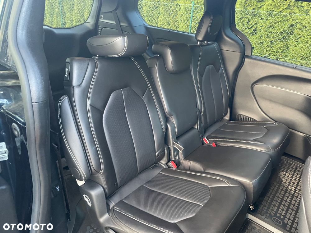 Chrysler Pacifica - 20