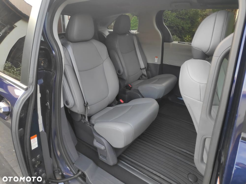 Toyota Sienna - 13