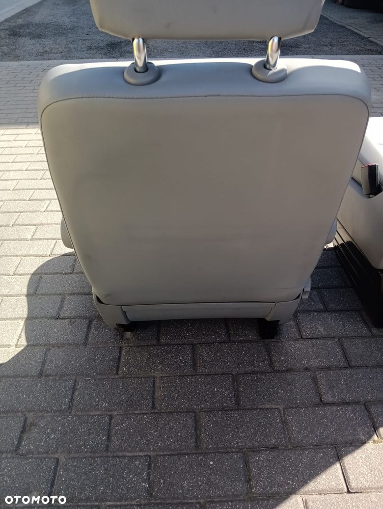 Fotel kierowcy z podłokietnikami podgrzewany VW T5 - 2