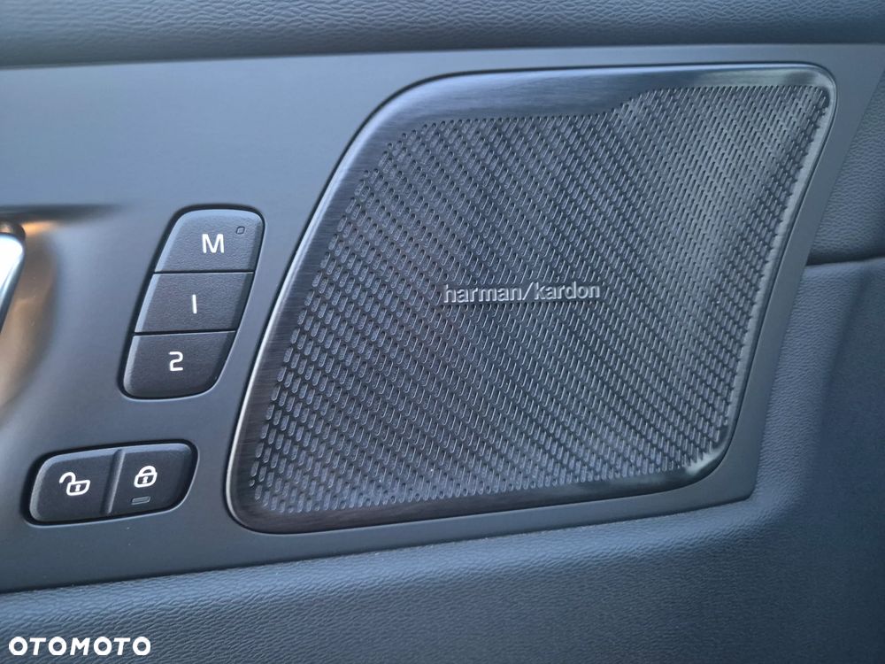 Volvo XC 60 B5 B AWD Ultimate Dark - 26