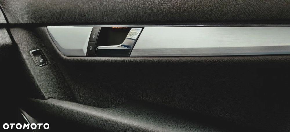 Mercedes-Benz Klasa C 300 7G-TRONIC - 21