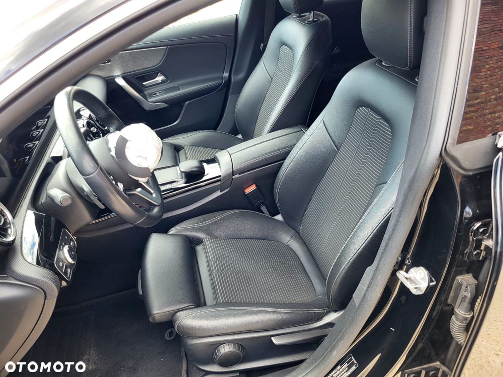 Mercedes-Benz CLA 180 7G-DCT Progressive Line Advanced - 18