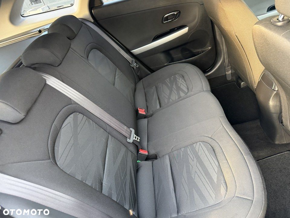 Kia Ceed 1.6 GDI Dream Team Edition - 33