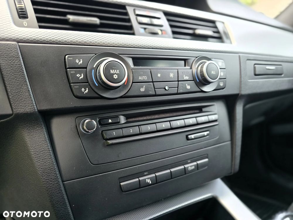 BMW Seria 3 320d Efficient Dynamics Sport Line - 32