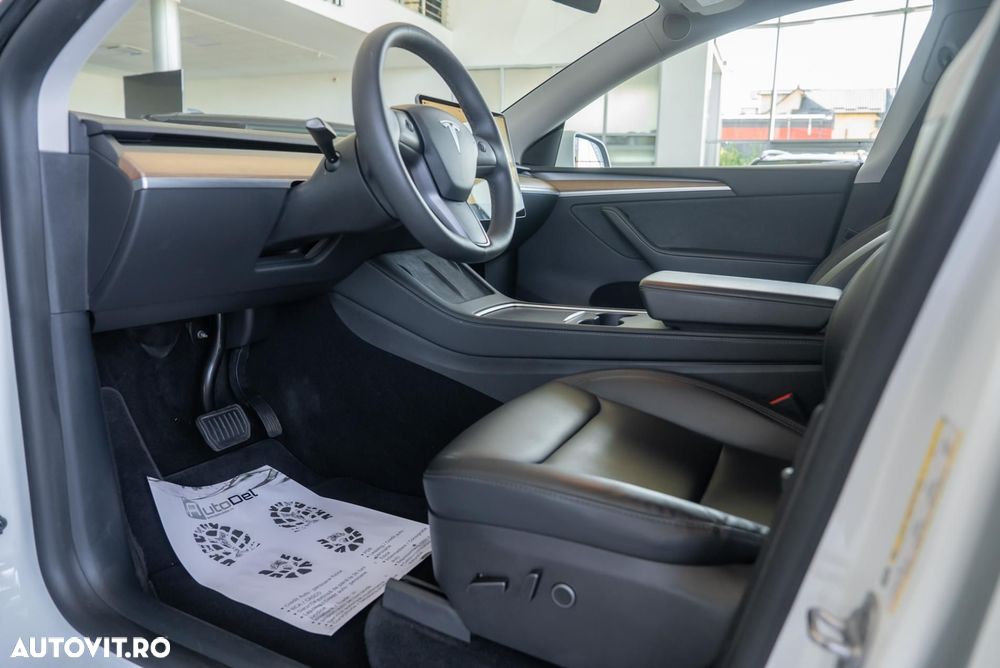Tesla Model Y Long Range Dual Motor AWD - 21