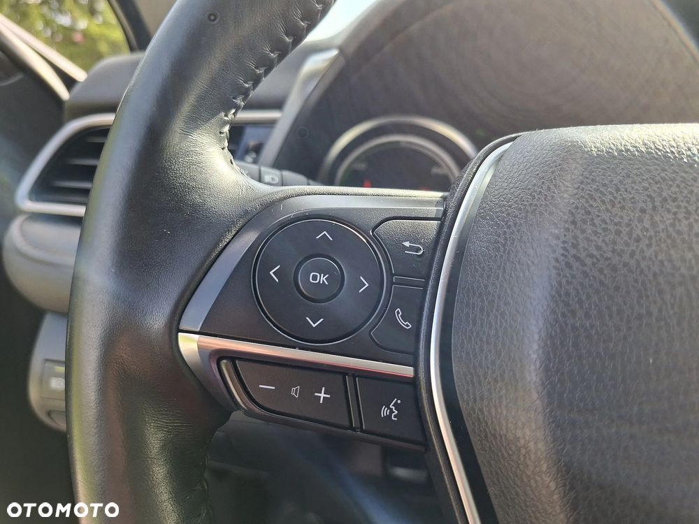 Toyota Camry - 25