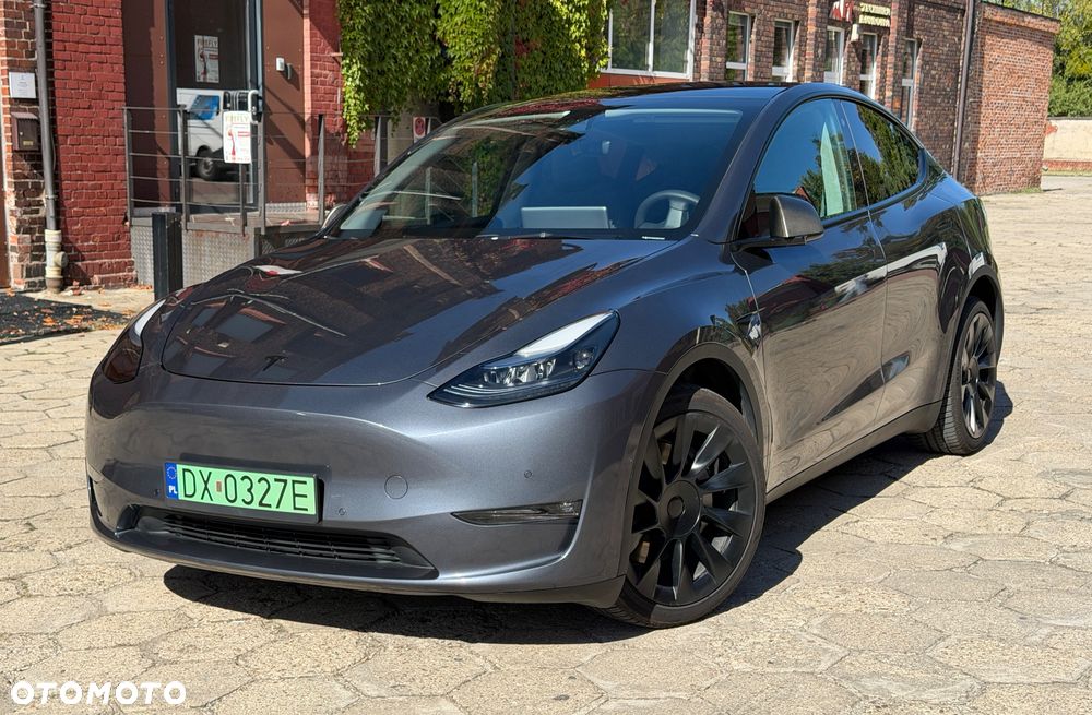 Tesla Model Y - 2