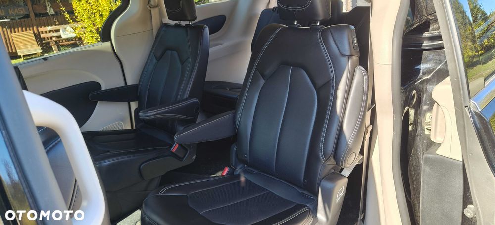 Chrysler Pacifica - 12