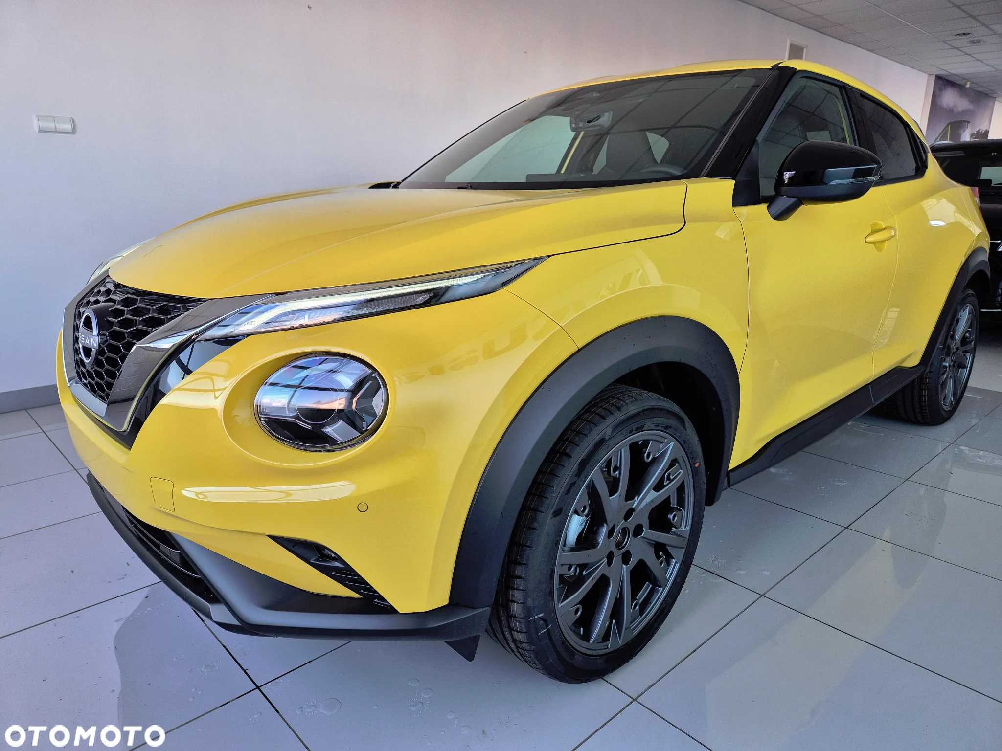 Nissan Juke 1.0 DIG-T N-Connecta DCT - 2