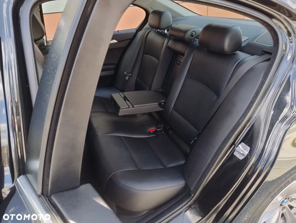 BMW Seria 5 518d - 21