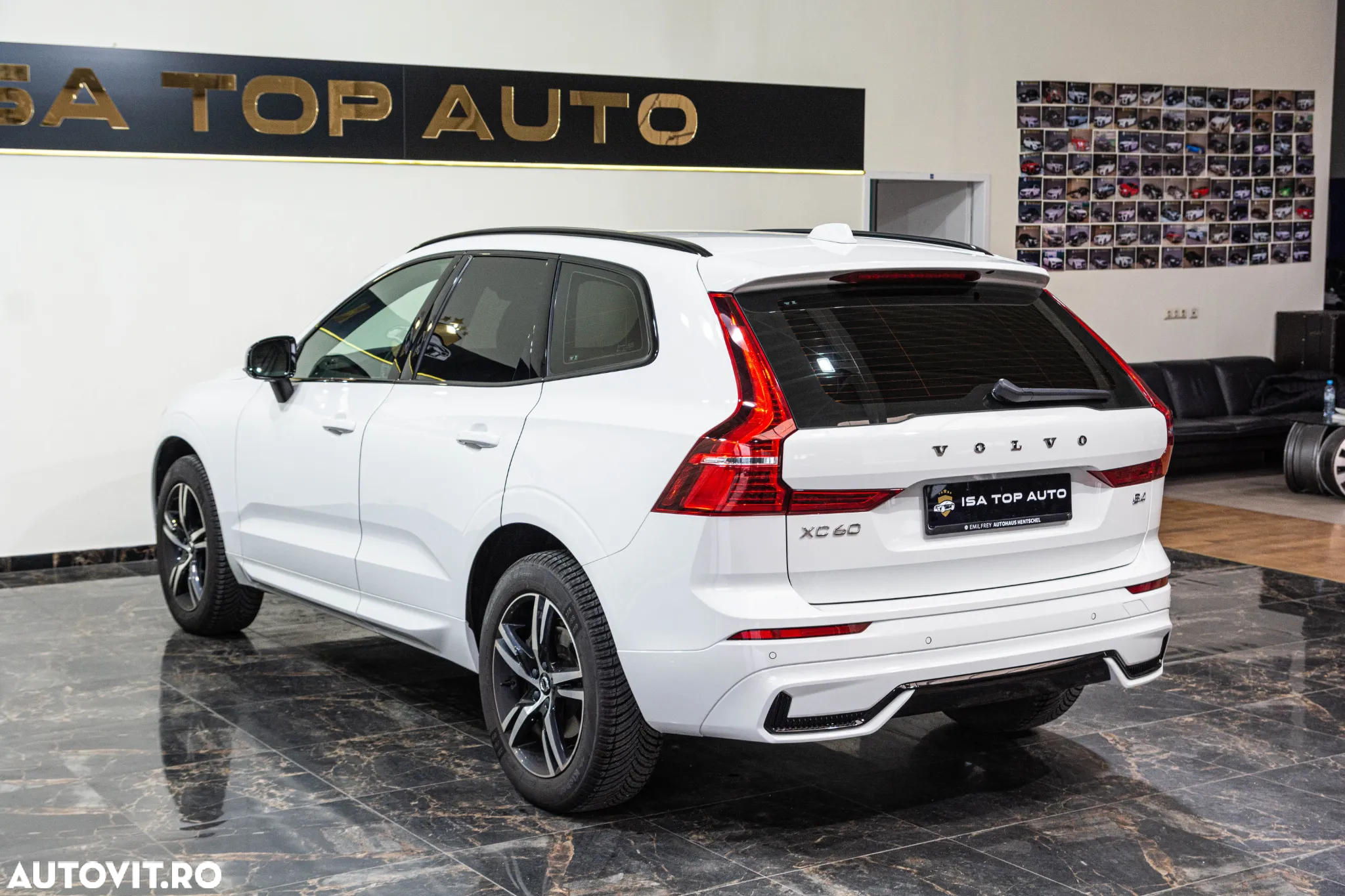 Volvo XC 60 B4 MHEV AT FWD Plus Dark - 33