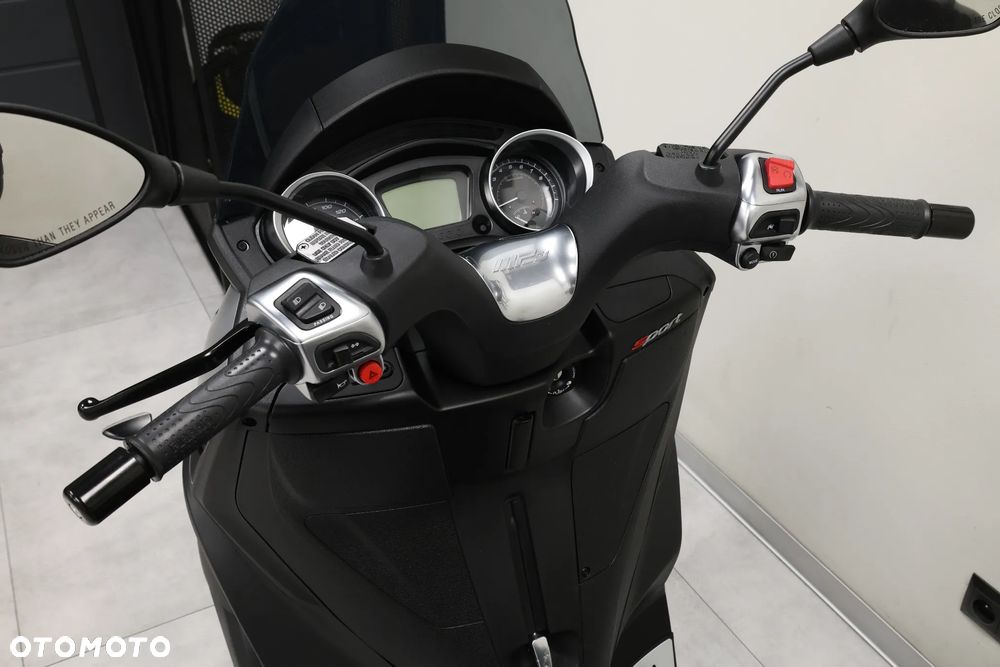 Piaggio MP-3 - 17