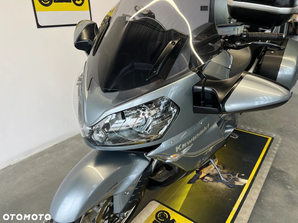 Kawasaki GTR - 9