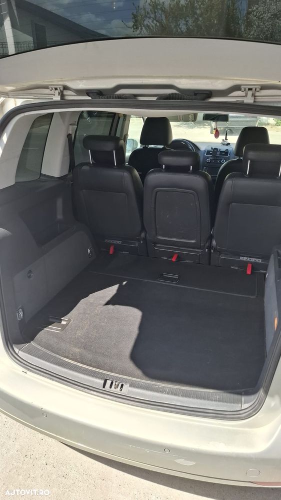 Volkswagen Touran 2.0 TDI DPF Highline DSG - 10