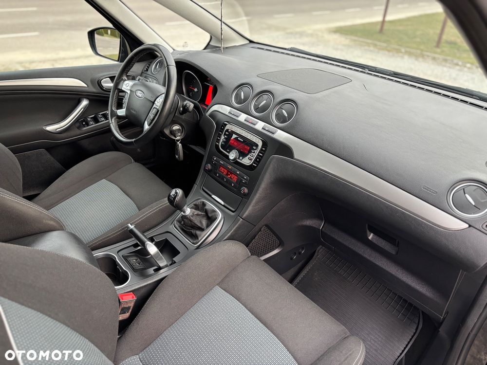 Ford S-Max - 11