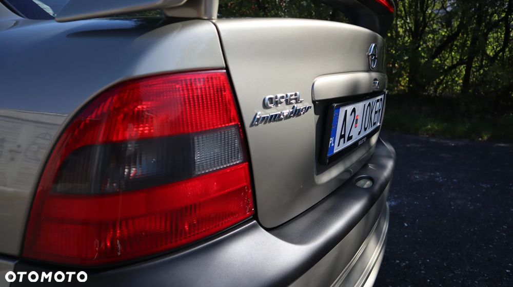 Opel Vectra 2.5 CDX - 20