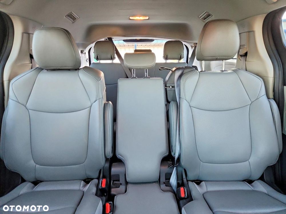 Toyota Sienna - 10