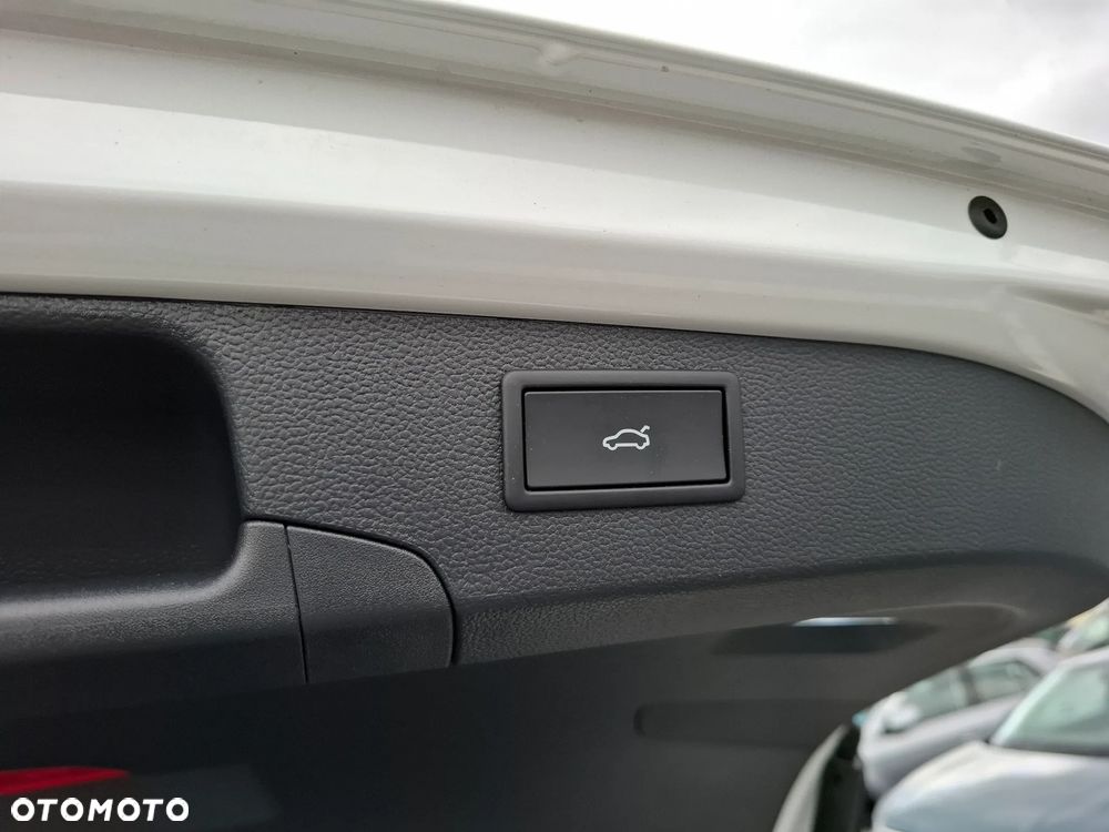 Volkswagen Passat Variant 2.0 TDI SCR DSG Elegance - 15