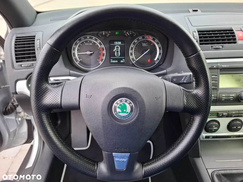 Skoda Octavia 2.0 TDI CR DPF RS - 30