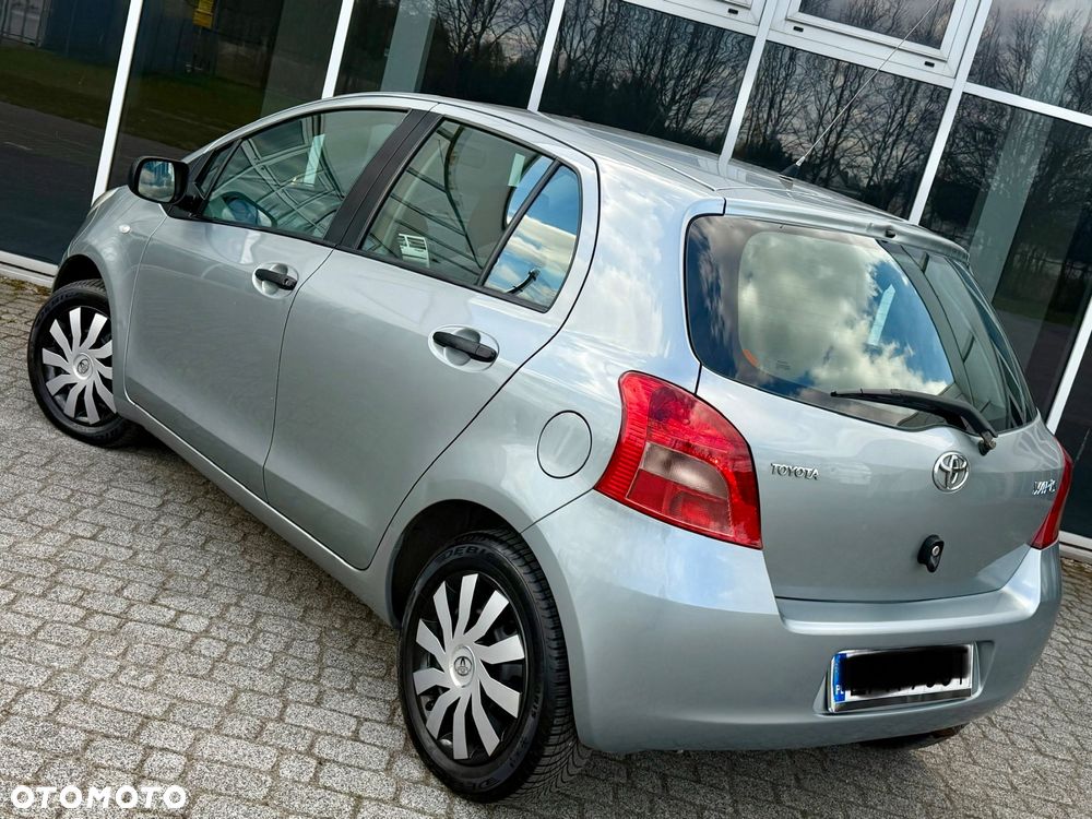 Toyota Yaris 1.3 Luna A/C - 3