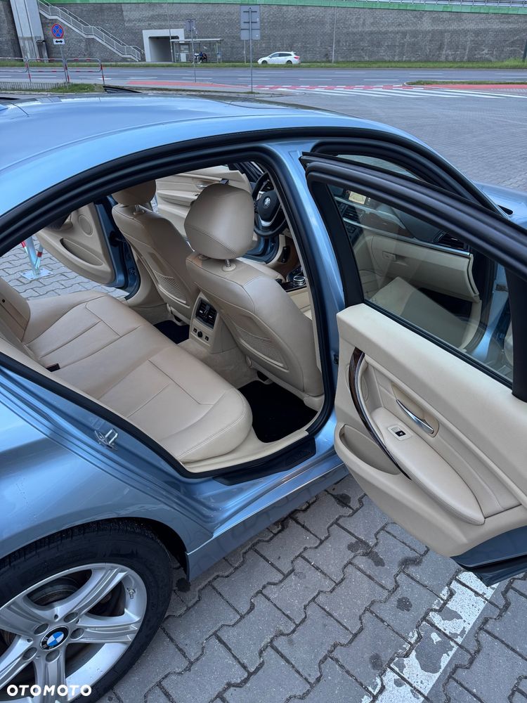 BMW Seria 3 328i xDrive - 14