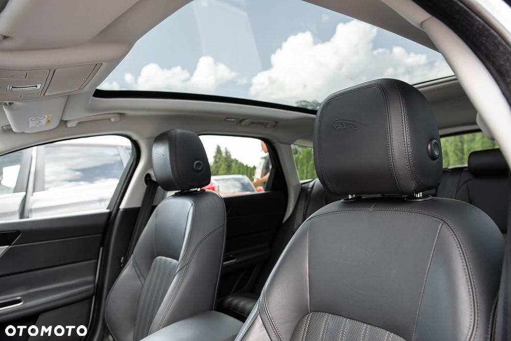 Jaguar XF 25d AWD Prestige - 19