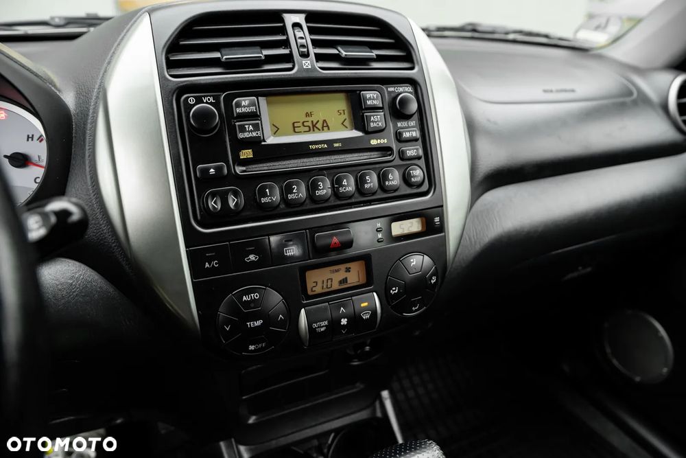 Toyota RAV4 2.0 VVT-i 4x4 - 26