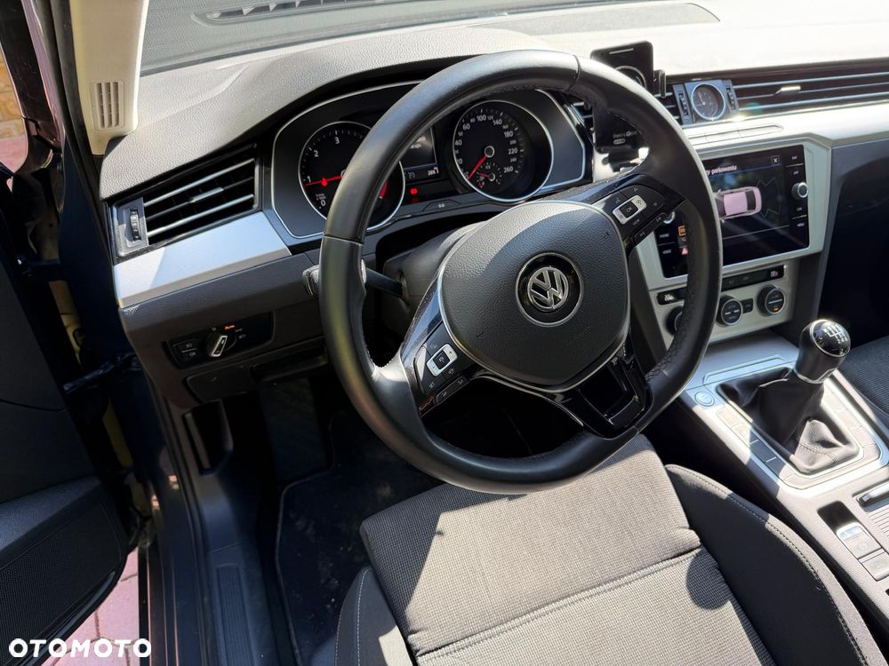 Volkswagen Passat 2.0 TDI SCR Comfortline - 3