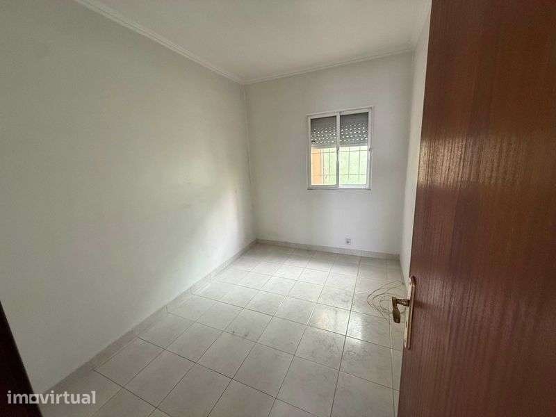 Prédio de Investimento com Elevado Potencial de Valorização – Brandoa - Grande imagem: 5/12