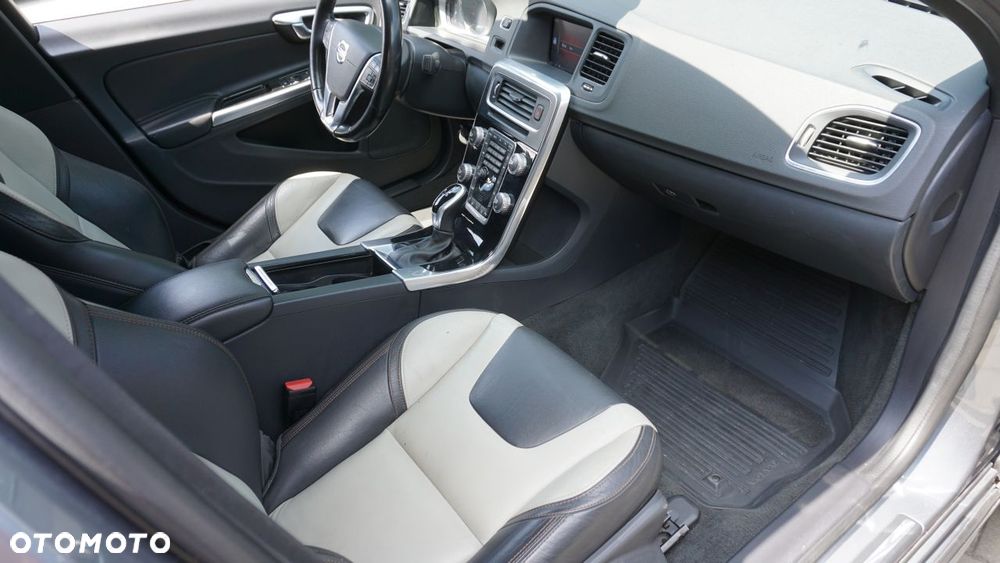 Volvo S60 T5 Geartronic Summum - 21