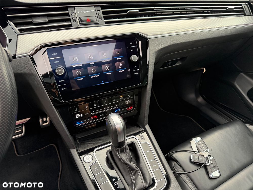 Volkswagen Passat Variant 2.0 TDI SCR DSG 4Motion Elegance - 34