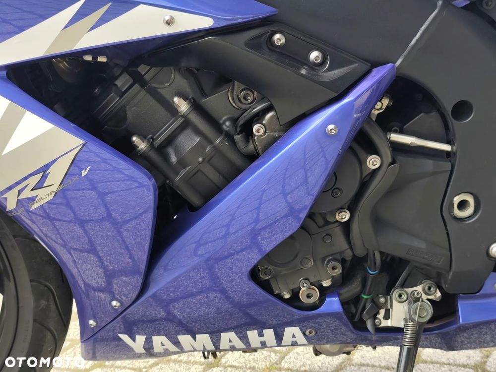 Yamaha R1 - 6