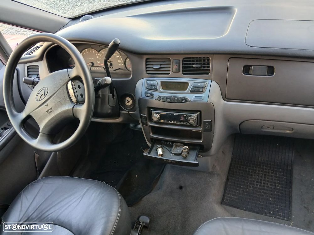 Hyundai Trajet 2.7 - 5