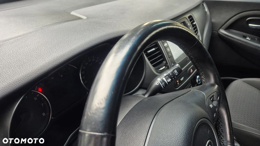 Kia Carens 1.6 GDI Dream Team Edition - 12