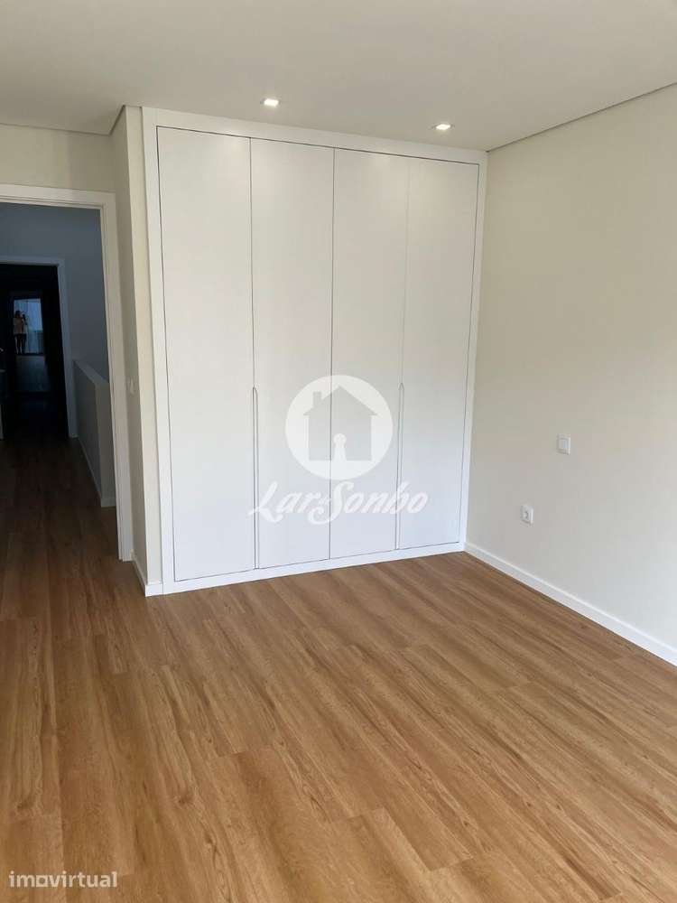 Moradia T4 Nova em Condomínio perto da Praia - Grande imagem: 5/34