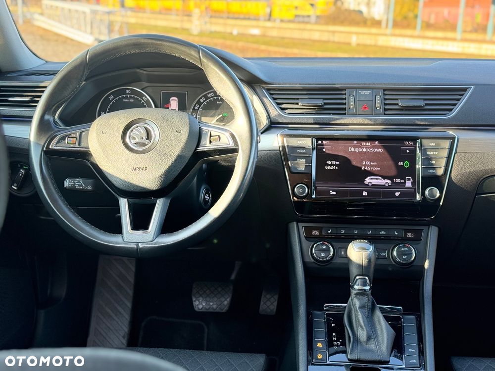 Skoda Superb Combi 2.0 TDI DSG Premium Edition - 31